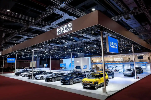 用8年时间以“三线并举”，长安汽车重塑行业新格局